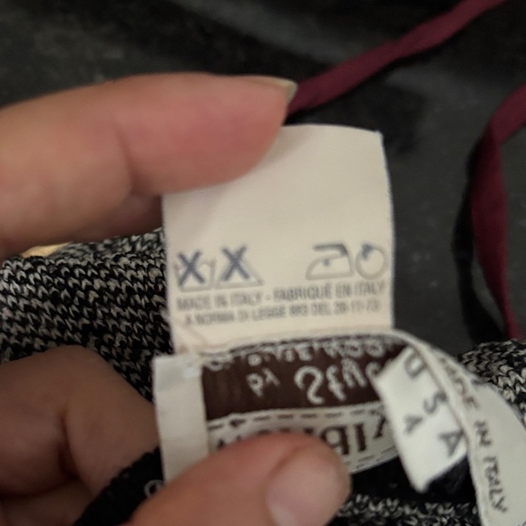 Chic Women's Black-Trimmed Gray Blazer - Picture 6 of 7